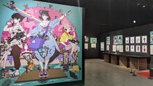 「中村佑介20周年展」の様子。