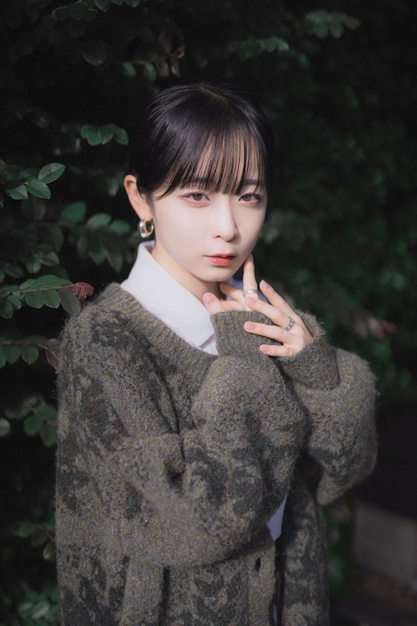 クルミ役の大渕野々花。