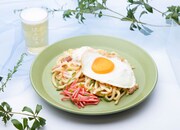 「すずめのまかないポテサラ焼うどん」