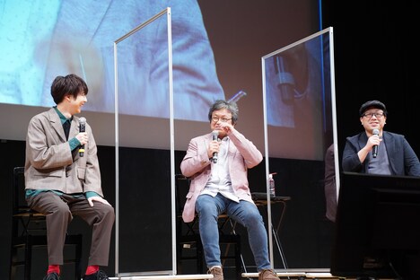 左から、梶裕貴、佐藤順一監督、追崎史敏監督。