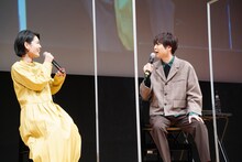 左から沢城みゆき、梶裕貴。