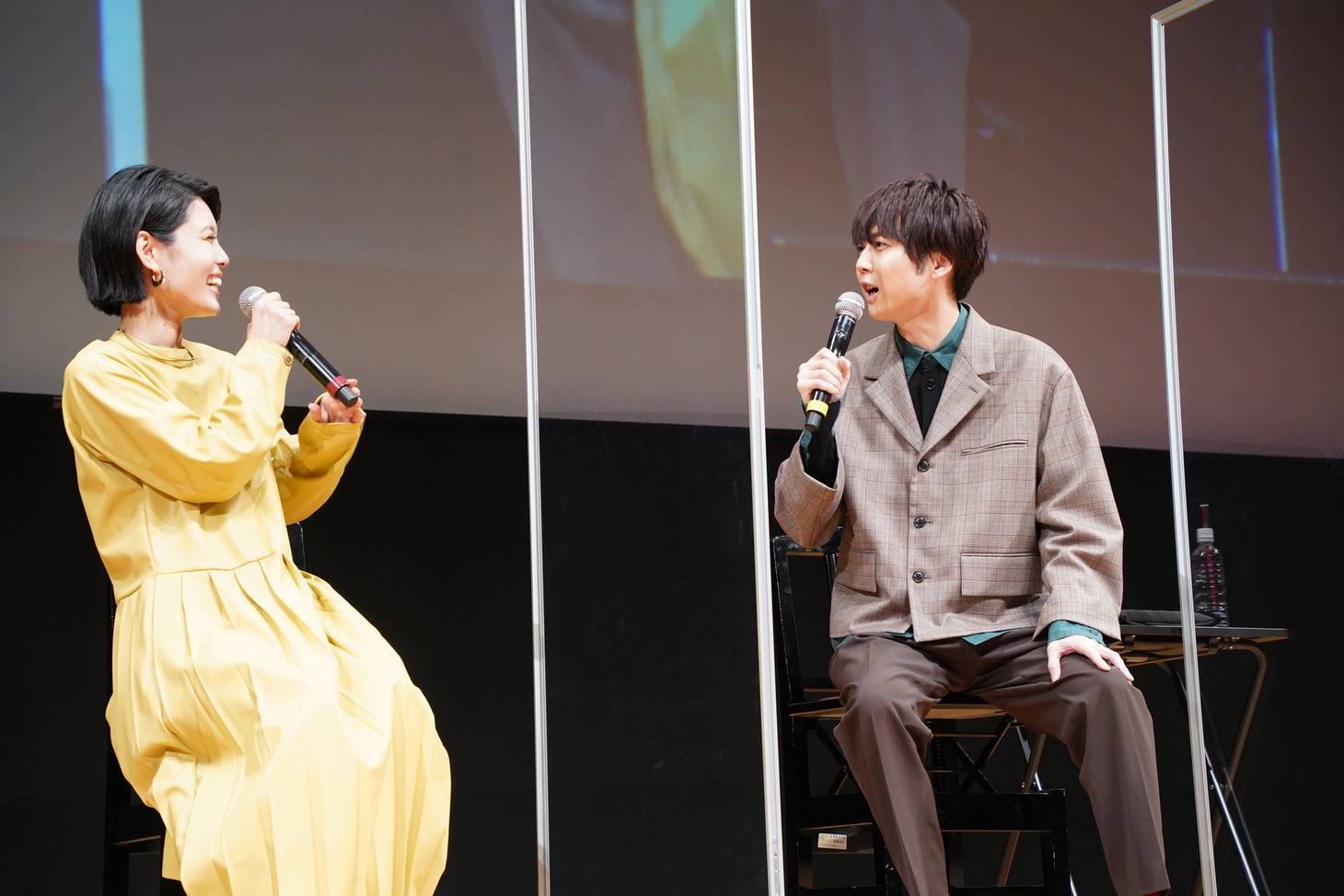 左から沢城みゆき、梶裕貴。
