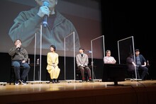 左から古賀豪監督、沢城みゆき、梶裕貴、佐藤順一監督、追崎史敏監督。