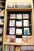 台湾漫画基地の1階書店より。期間ごとに入れ替わる特集コーナーが設置されている。