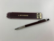 鈴木央の“相棒”であるユニホルダー。(c)鈴木央/講談社