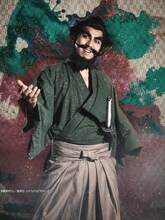 郷本直也扮する民谷巌鉄斎。