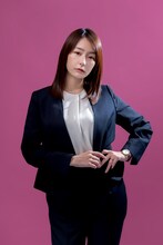 相澤夏菜役の宇垣美里。 (c)「あなたは私におとされたい」製作委員会・MBS