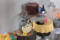 「となりのトトロ ちいさな加湿器 オカリナ吹くトトロ」と「魔女の宅急便 ちいさな加湿器 ジジと朝ごはん」