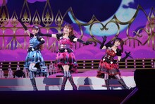 Gaarmageddon。左からみかん役の渡部優衣、あろま役の牧野由依、ガァルル役の真田アサミ。