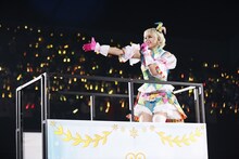 アリス役のファイルーズあい。