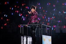 橙真役の梶原岳人。