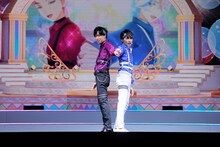 左から橙真役の梶原岳人、ひゅーい役の田丸篤志。