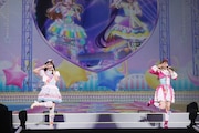 左からゆい役の伊達朱里紗、らぁら役の茜屋日海夏。