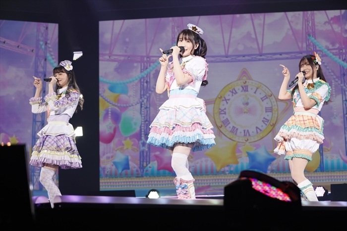 MY☆DREAM。左からみちる役の山田唯菜、ゆい役の伊達朱里紗、にの役の大地葉。