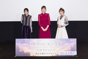 左から水瀬いのり、戸松遥、井澤詩織。