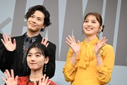 左上から時計回りに木内健人、朝夏まなと、佐々木美玲。