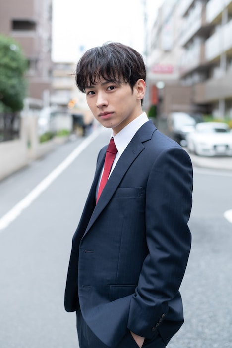 佐藤友祐扮する皆木蒼。