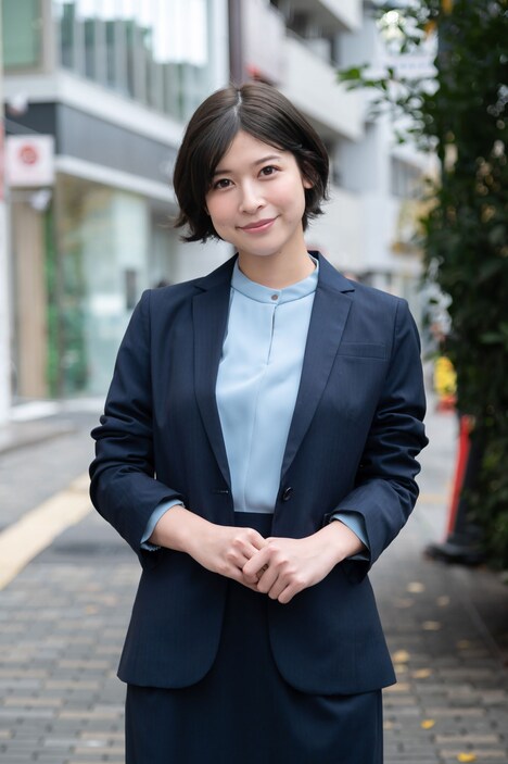 染野有来扮する小山みゆき。