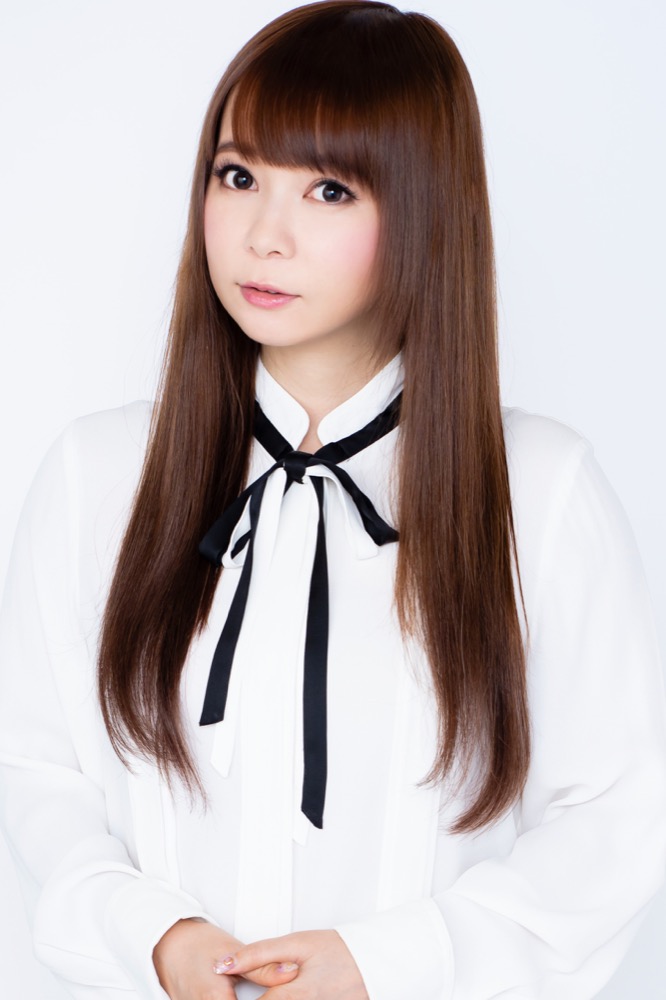 山東まゆみ役の中川翔子。