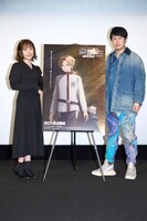 左から内山夕実、杉田智和。