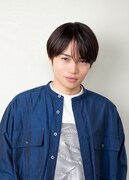 本宮蒼太役の菊池風磨。(c)「隣の男はよく食べる」製作委員会