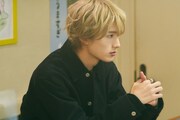 ドラマ「飴色パラドックス」の第1話より、新たな場面写真。 (c)「飴色パラドックス」製作委員会・MBS