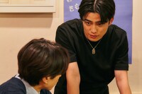 ドラマ「飴色パラドックス」の第1話より、新たな場面写真。 (c)「飴色パラドックス」製作委員会・MBS