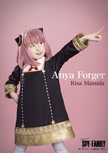 増田梨沙扮するアーニャ。製作：東宝 (c)遠藤達哉／集英社