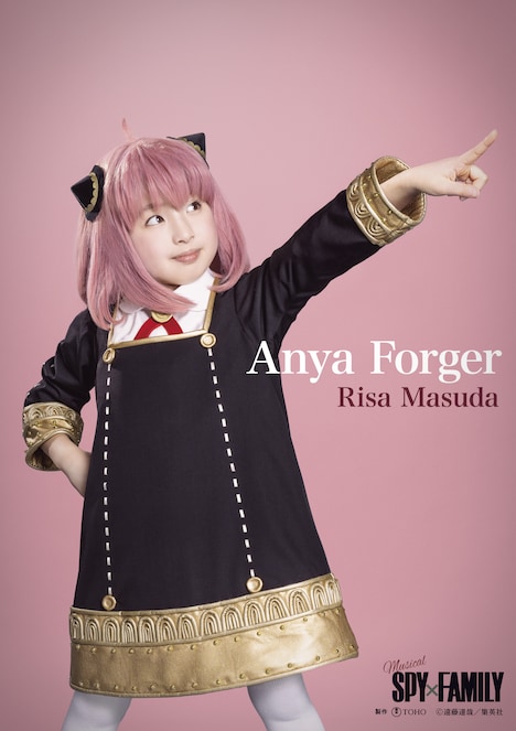 増田梨沙扮するアーニャ。