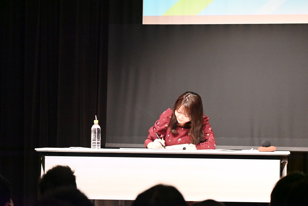 「パートナーとの絆診断」に挑む麻倉もも。