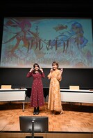 左から麻倉もも、久保ユリカ。