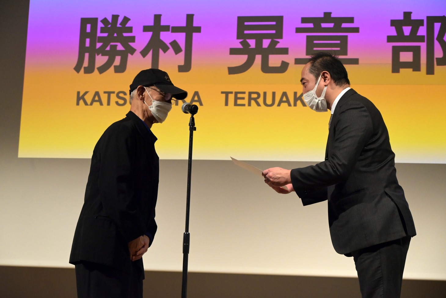 右がアニメイト池袋店代表、アニメイト宣伝部シニアマネージャーの勝村晃章氏。