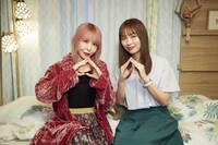 左から大森靖子、内田理央。