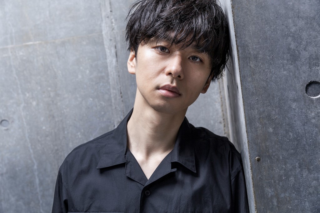 松島役の橋本淳。