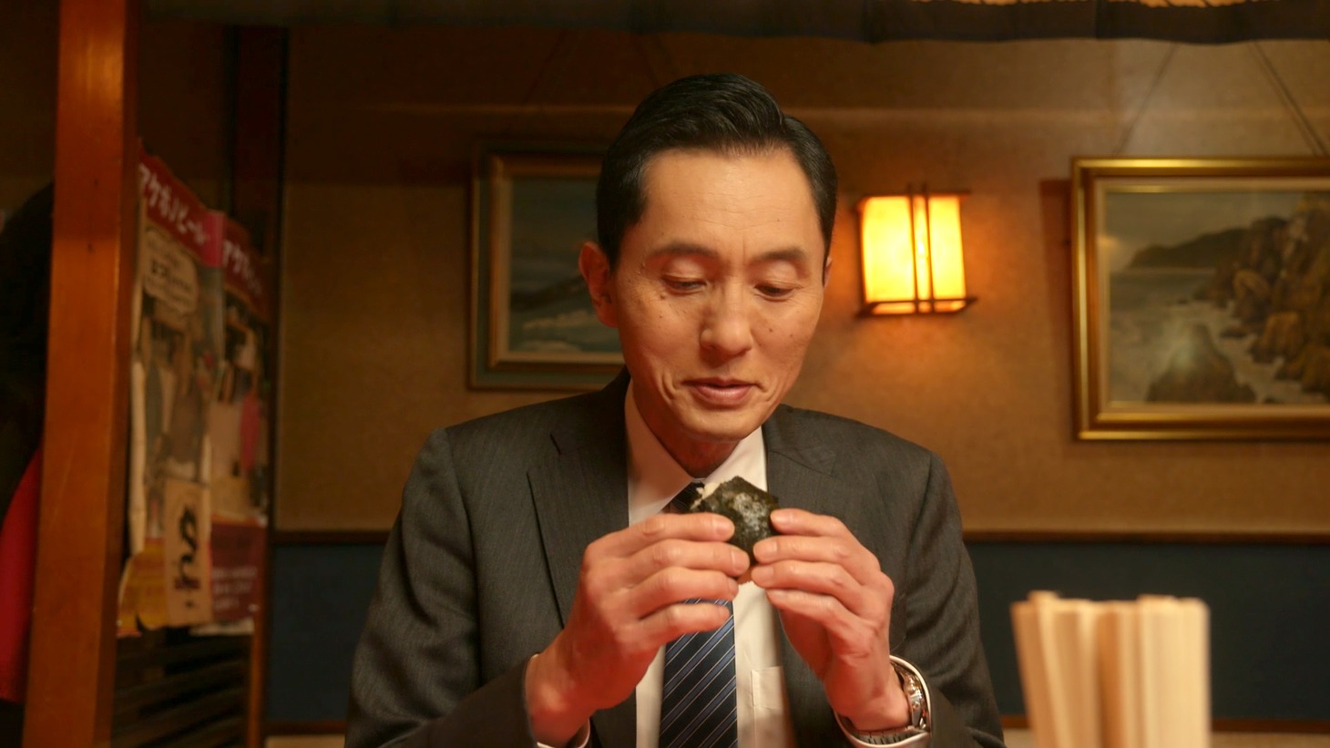 「孤独のグルメ2022大晦日スペシャル 年忘れ、食の格闘技。カニの使いはあらたいへん。」より。 (c)テレビ東京