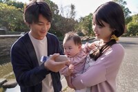 クランクイン日のオフショット。 (c)テレビ東京