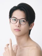 犬田光役の小宮璃央。