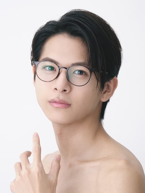 犬田光役の小宮璃央。