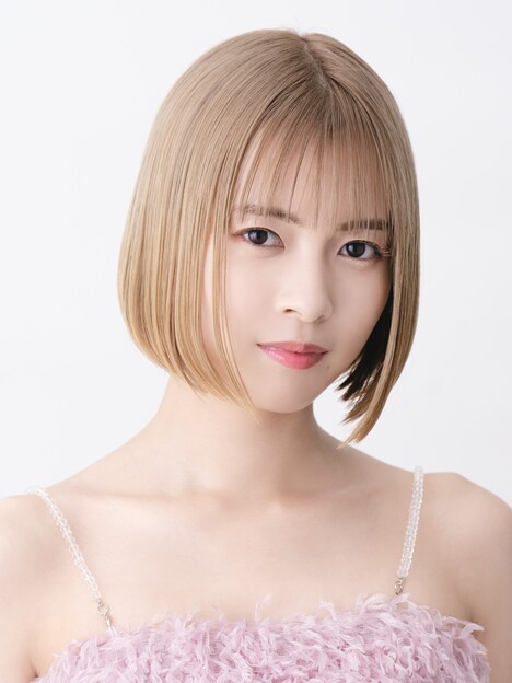 宇宙美空役の新條由芽。