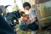 「今際の国のアリス」舞台裏に迫る映像とメイキングカット公開、新ビジュアルも