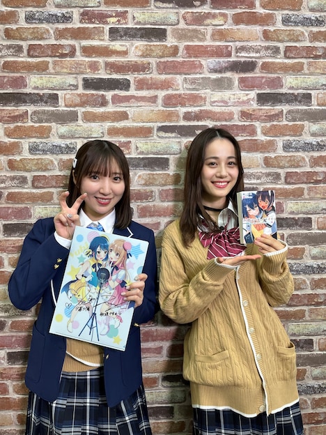 豊田萌絵（左）と伊藤美来（右）。