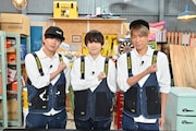 左から加藤シゲアキ（NEWS）、梶裕貴、小山慶一郎（NEWS）。(c)TBS
