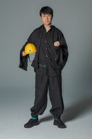 杉田智和、全身。