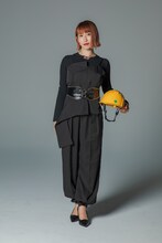 名塚佳織、全身。