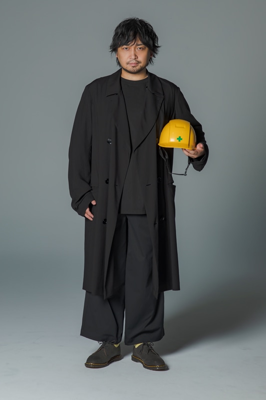 中村悠一、全身。
