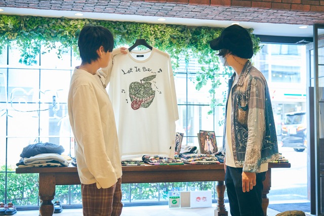 堀江瞬（左）とプレスの寺本優太さん（右）。