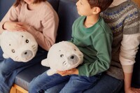 ゴマちゃんのぬいぐるみの使用イメージ。