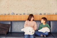 ゴマちゃんのぬいぐるみの使用イメージ。