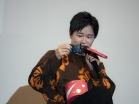 当日はスノウの誕生日だったため、逢坂良太にはスノウの名にちなみ、赤い缶に入った「スノーサンド」がプレゼントされた。