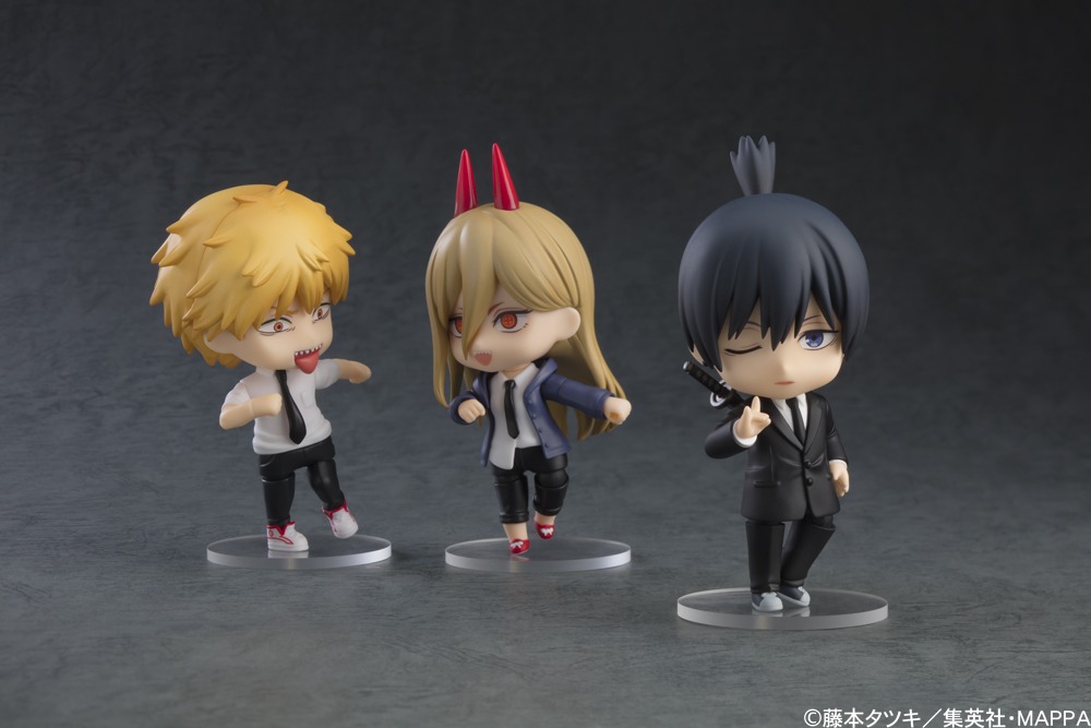 「ねんどろいど 早川アキ」を、別売りの「ねんどろいど デンジ」「ねんどろいど パワー」と並べた様子。